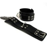 Черные кожаные наручники изготовлены из высококачественной кожи - 