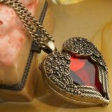Ожерелье в форме сердца с красным камнем - Подвески и ожерелья