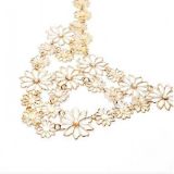 Золотистое ожерелье из цветочков - Подвески и ожерелья