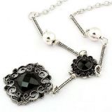 Красивое ожерелье с черными цветами - Подвески и ожерелья